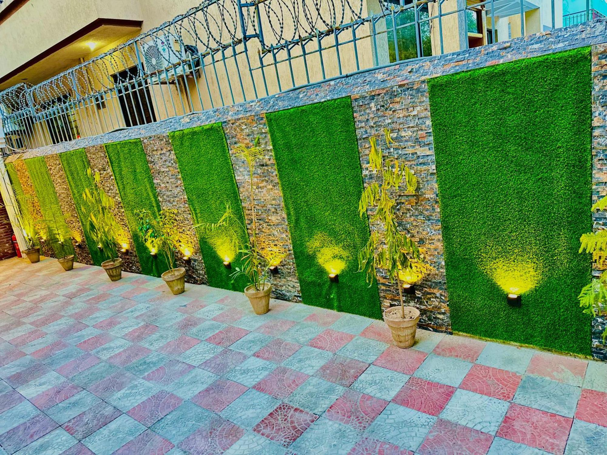 Blue Moon Continental Hotell Islamabad Exteriör bild