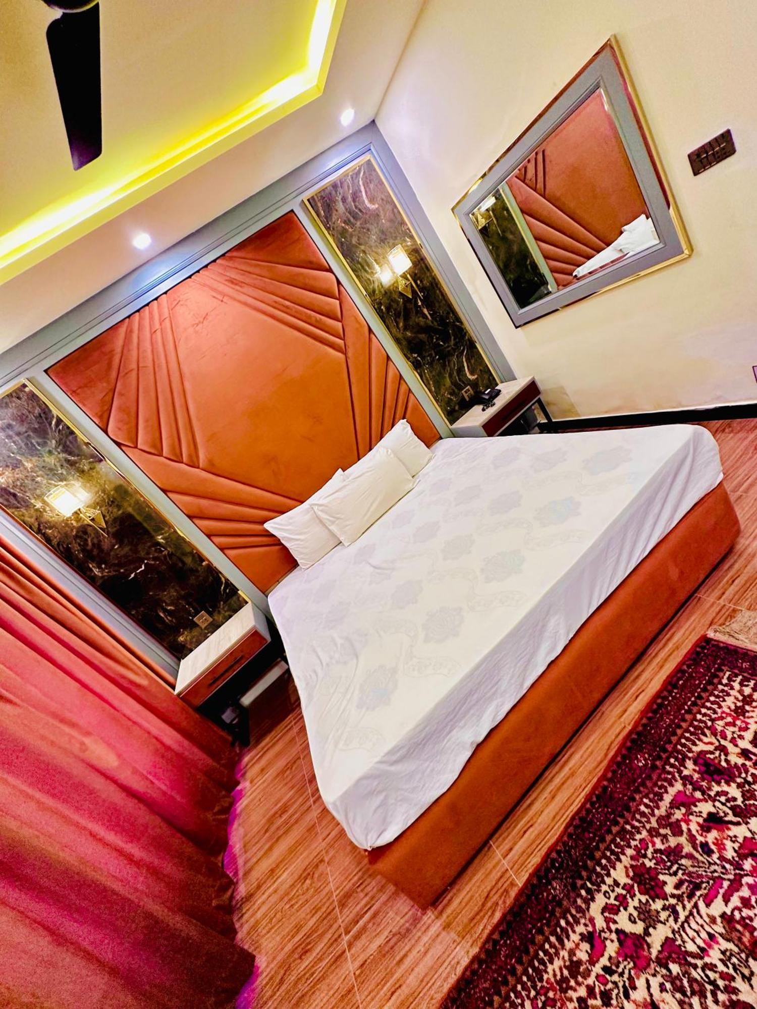 Blue Moon Continental Hotell Islamabad Exteriör bild