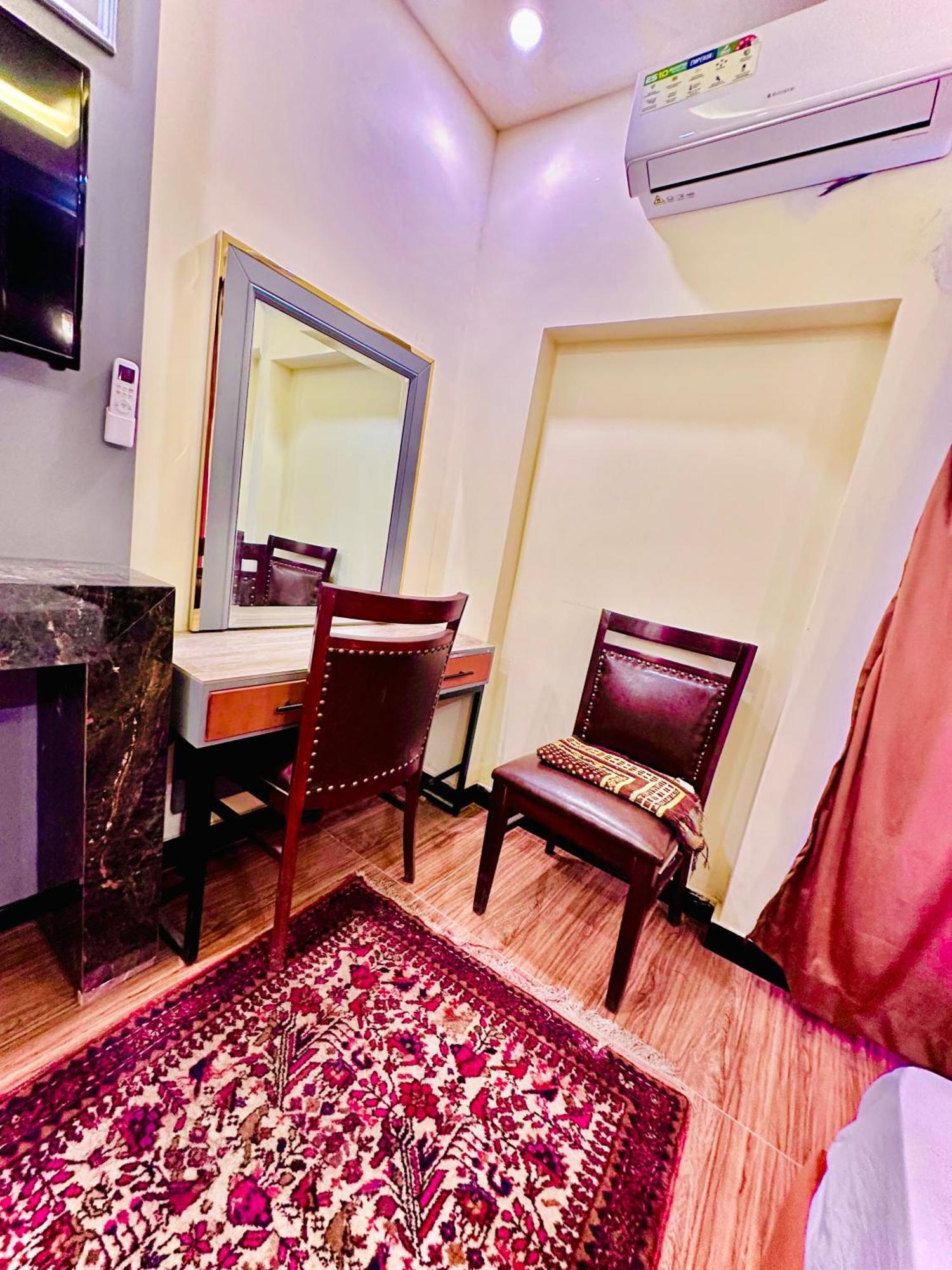 Blue Moon Continental Hotell Islamabad Exteriör bild