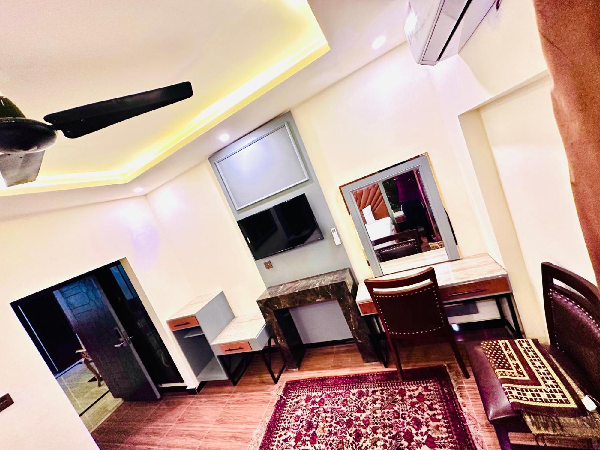 Blue Moon Continental Hotell Islamabad Exteriör bild