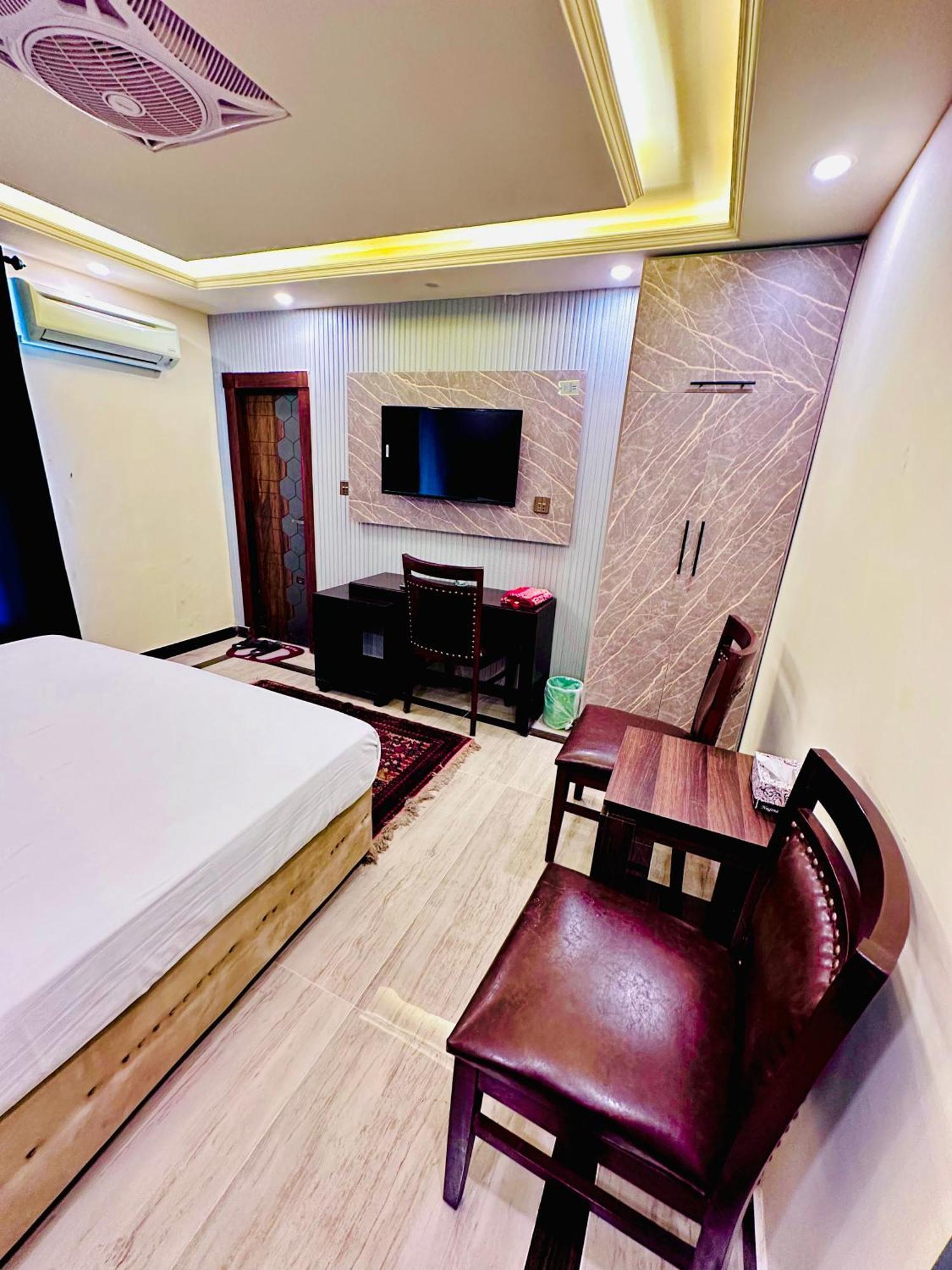 Blue Moon Continental Hotell Islamabad Exteriör bild