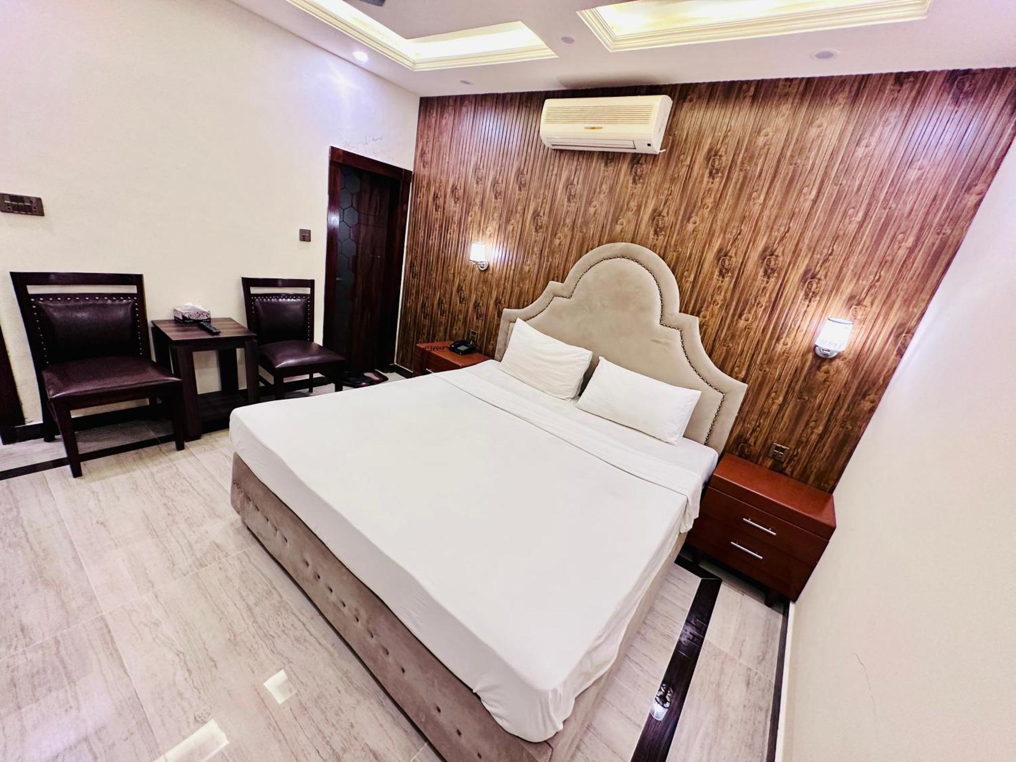 Blue Moon Continental Hotell Islamabad Exteriör bild