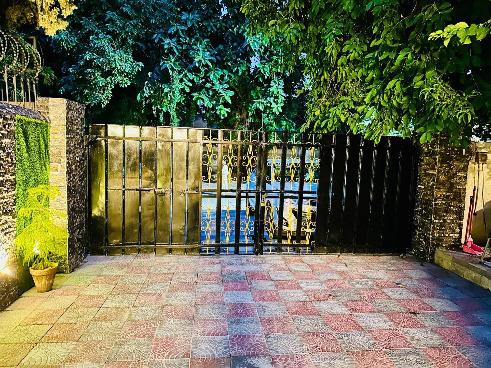 Blue Moon Continental Hotell Islamabad Exteriör bild